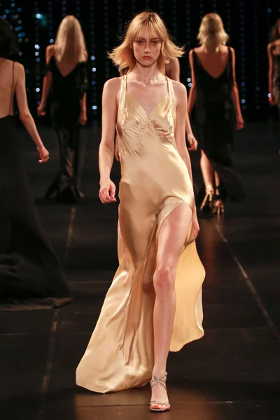 Look 64